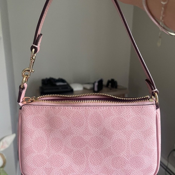 Nolita 19 In Signature Canvas - Picture 7 of 9